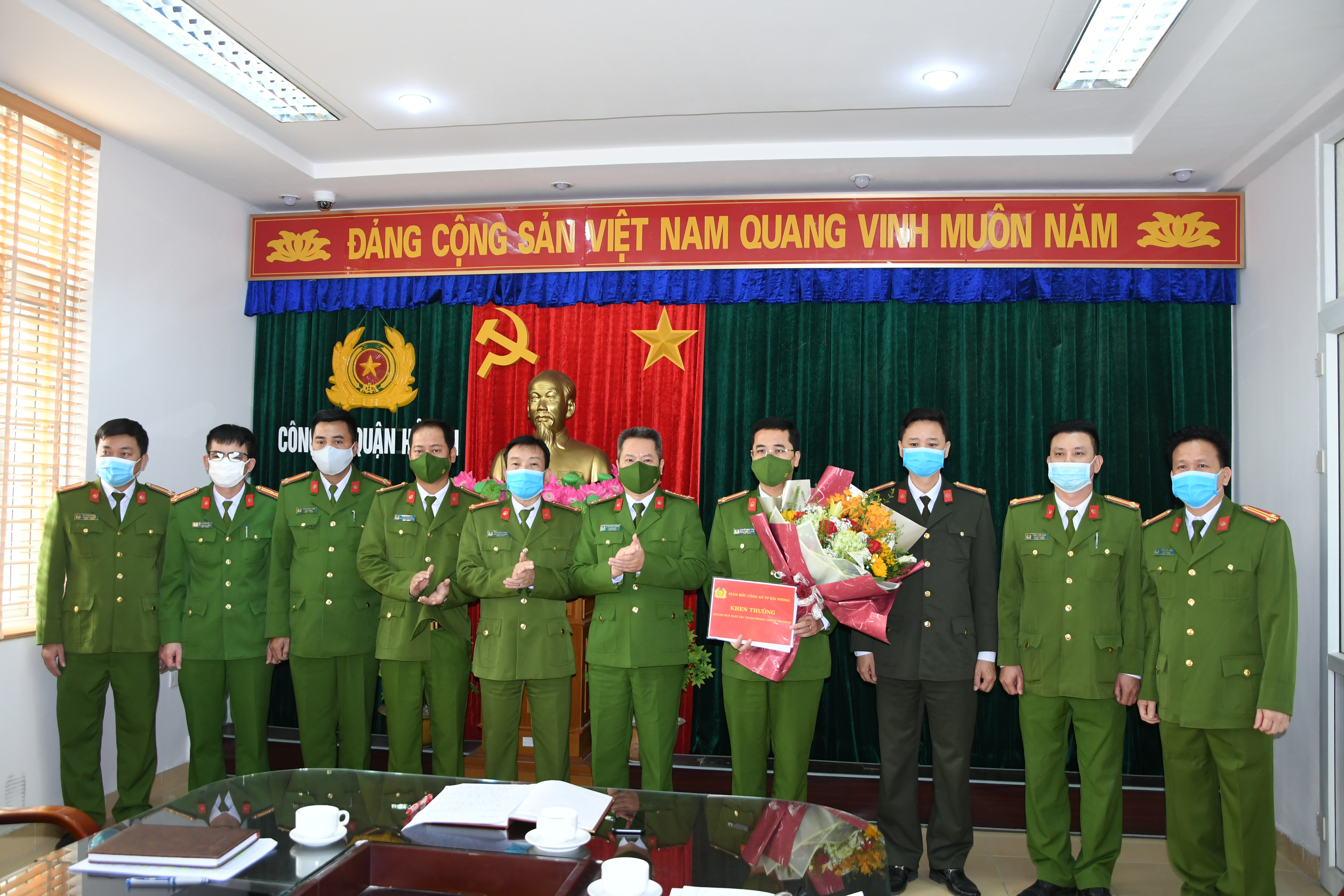 Khen thưởng Công an quận Hải An phá nhanh 02 vụ án